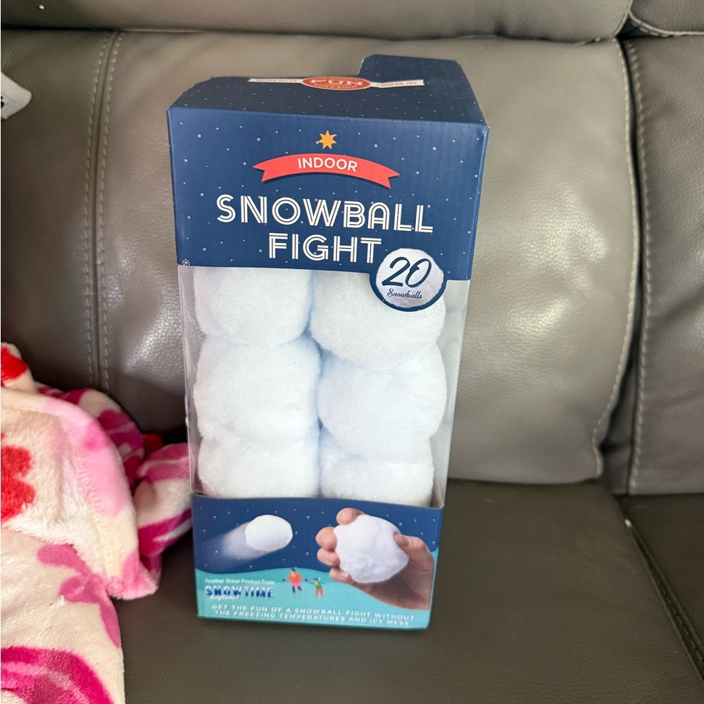 Indoor Snowball Fight Set - 20 Plush Snowballs (White)